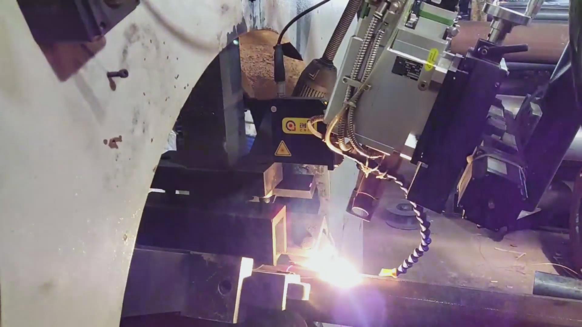 創(chuàng)想智控激光焊縫跟蹤器應用于專機，實現(xiàn)燈桿焊接全自動化升級