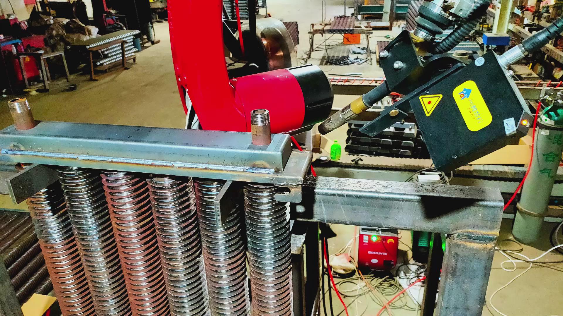 激光視覺焊縫跟蹤與路徑規(guī)劃技術(shù)助力暖氣片焊接自動化升級